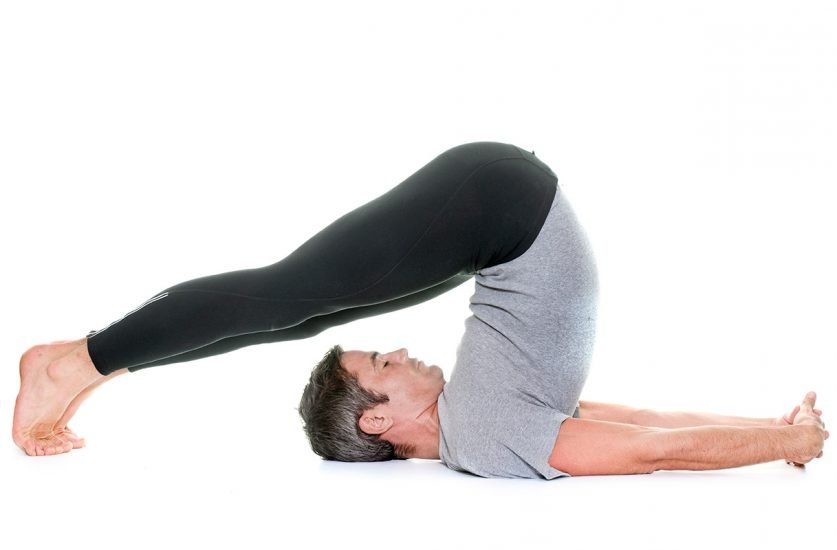 yoga postura del arado